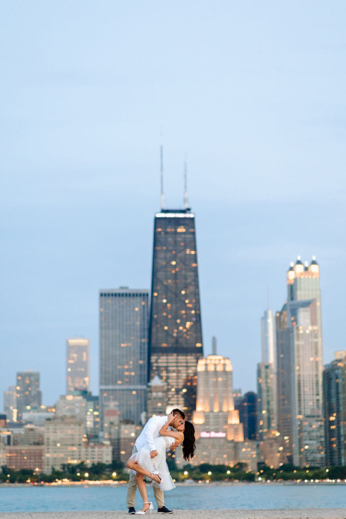 Engagement Session chicago skyline